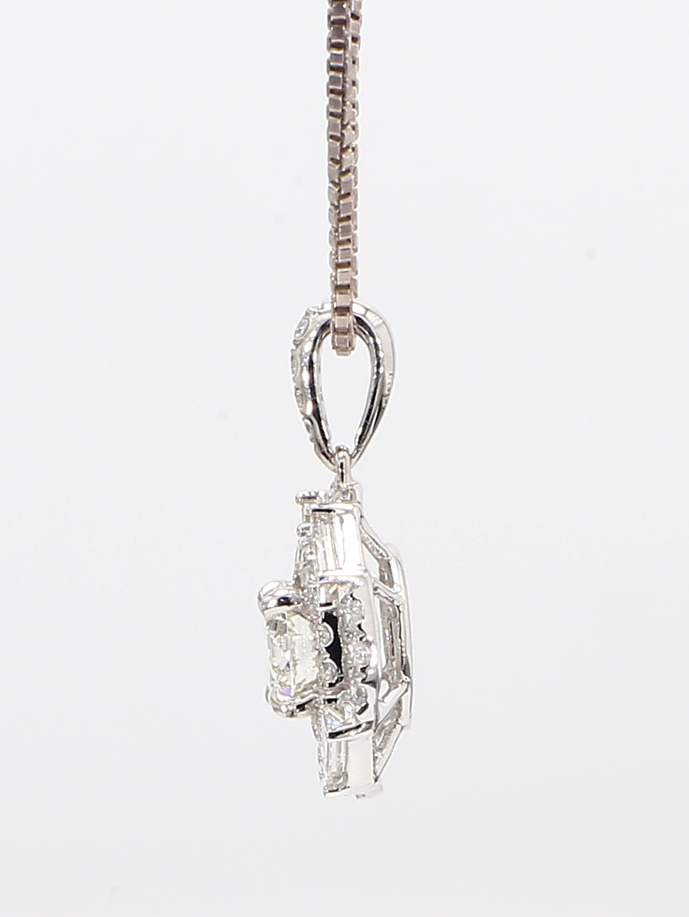 white diamond baguettes & round pendant necklace 0.93 carat