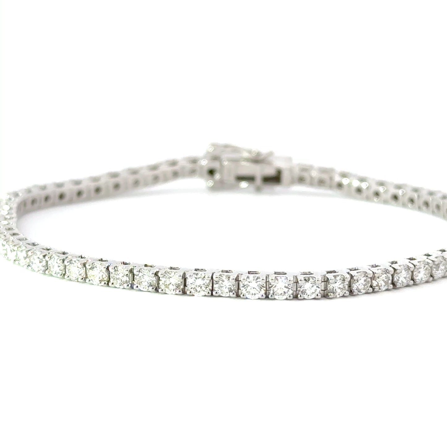 18k white gold classic tennis bracelet (4.00 carats)