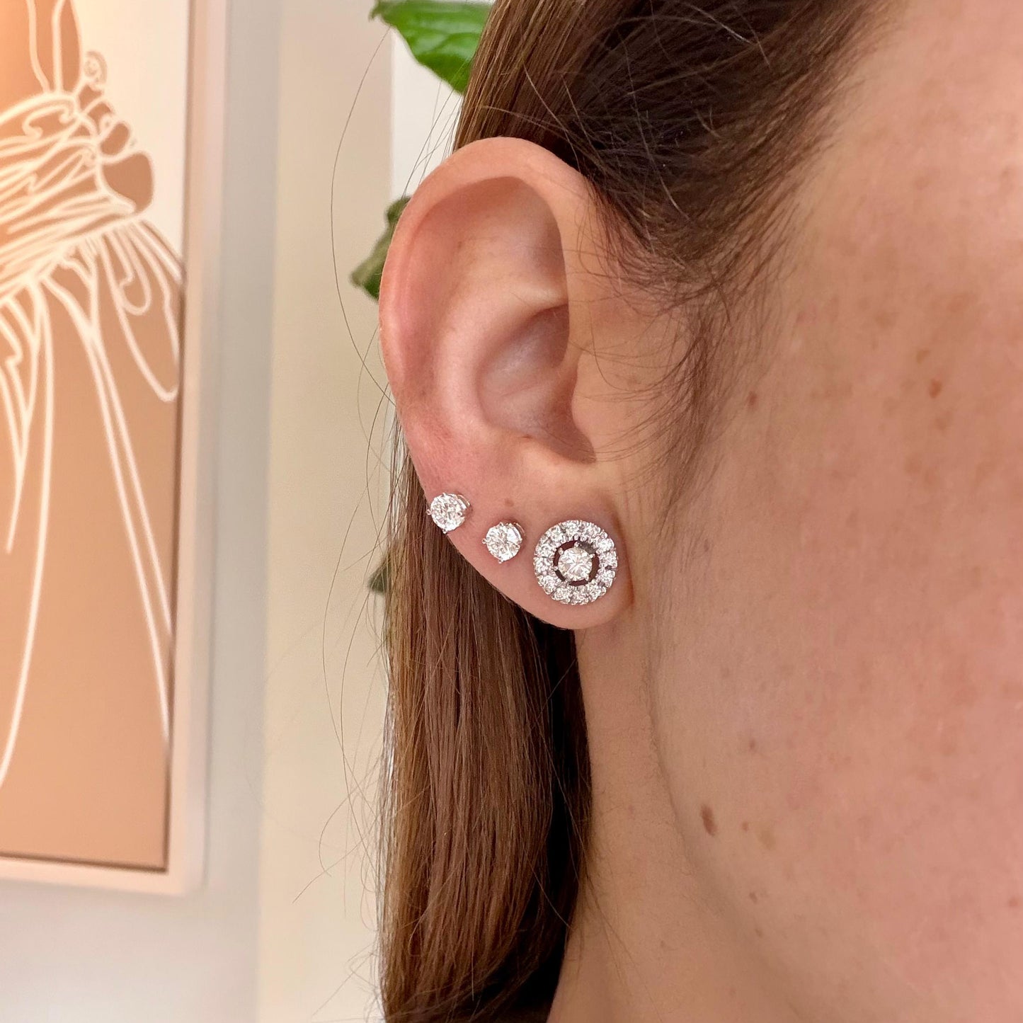 18k white gold earrings with brilliant round diamonds