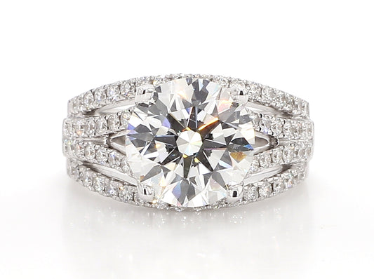 Exceptional Round Diamond Engagement Ring 5.13 Carats