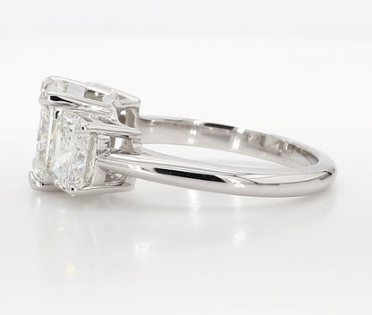 Radiant cut 3 stone Diamond Ring 5.13 Carat