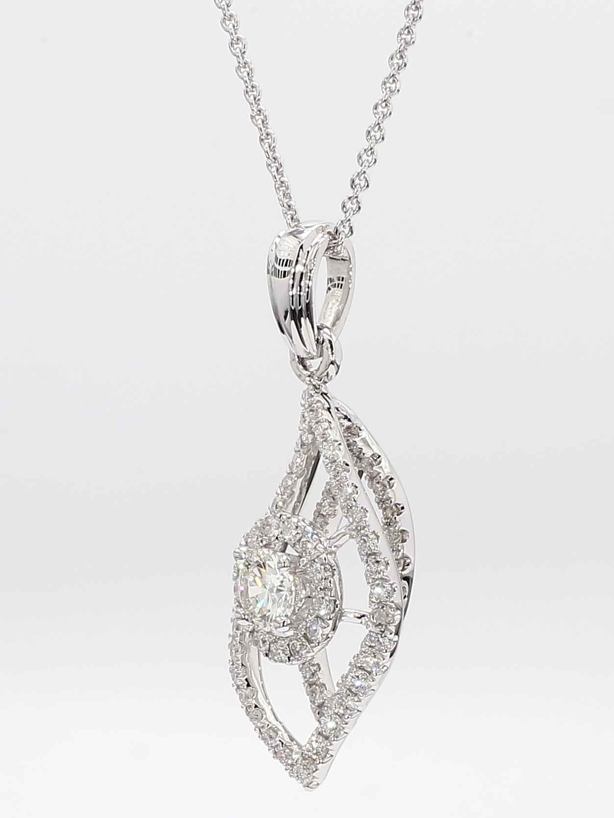 white diamond pendant necklace 0.97 carat