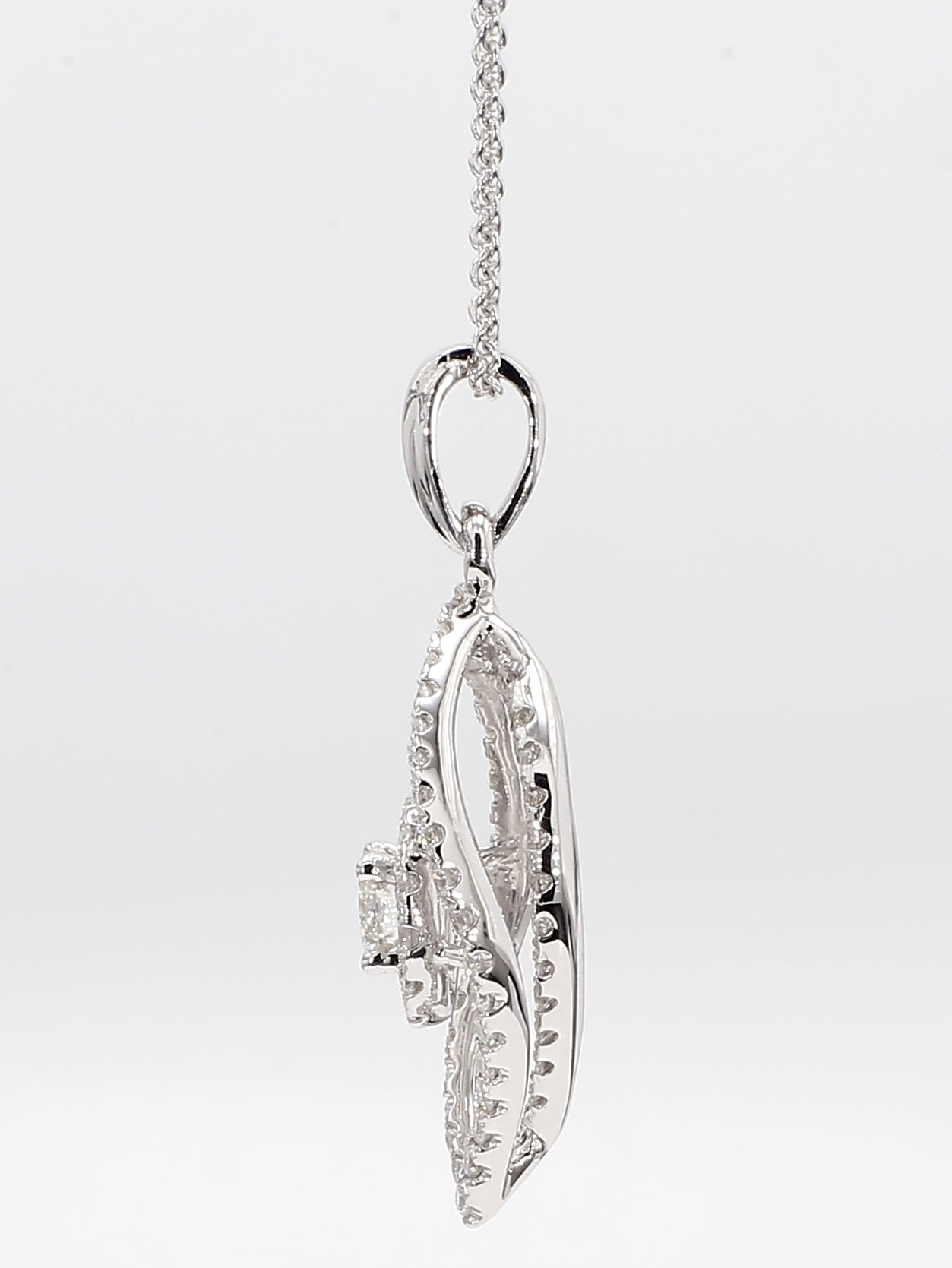 white diamond pendant necklace 0.97 carat