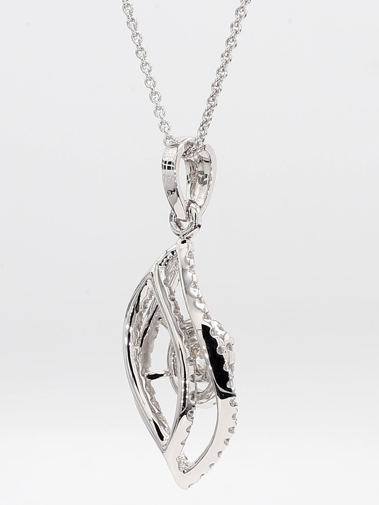 white diamond pendant necklace 0.97 carat