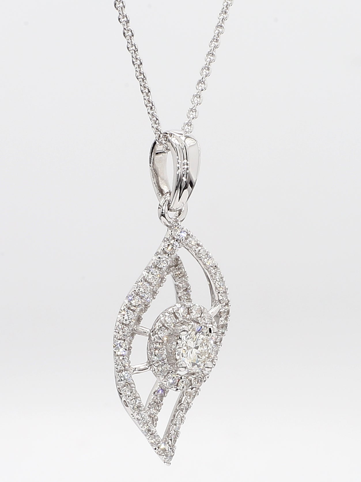 white diamond pendant necklace 0.97 carat