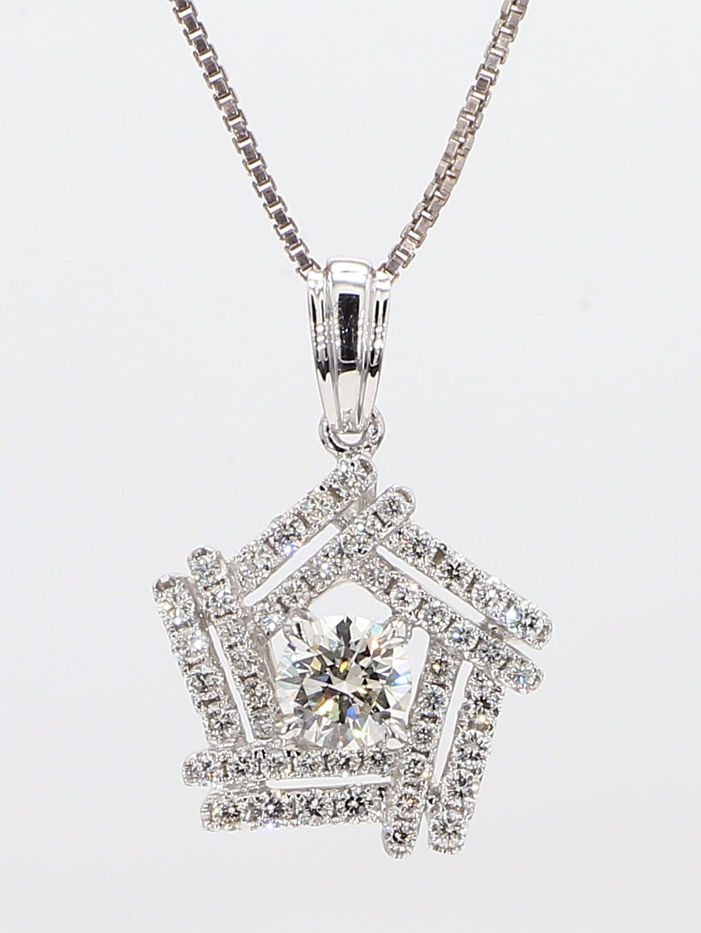 white diamond pendant necklace 1.02 carat