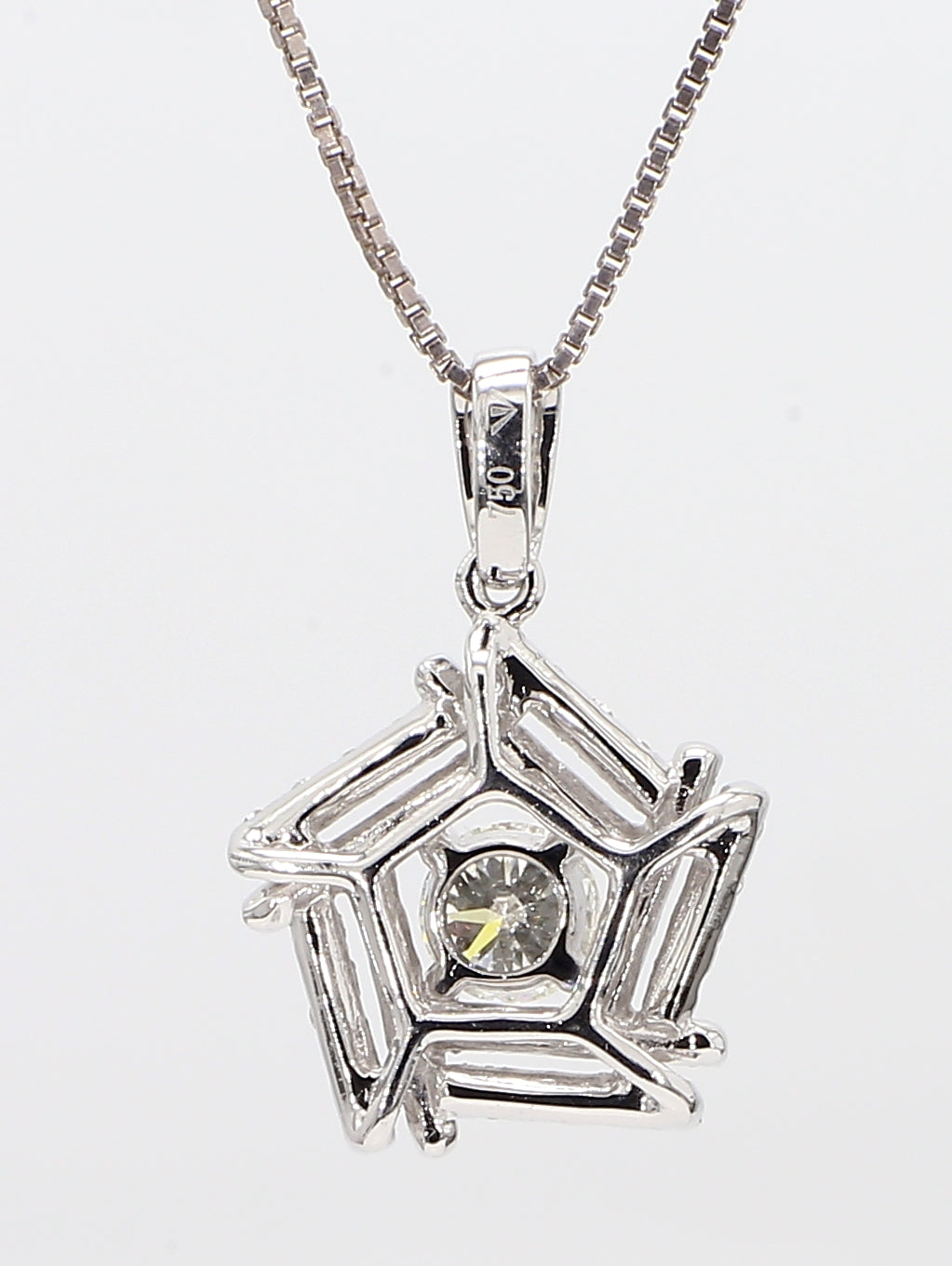 white diamond pendant necklace 1.02 carat