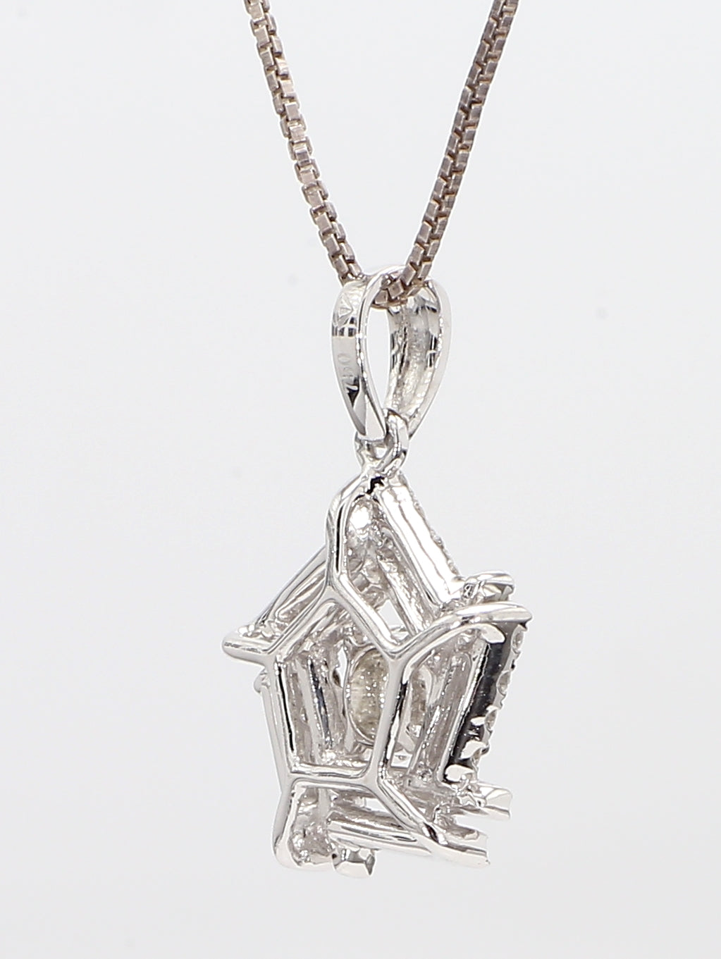 white diamond pendant necklace 1.02 carat