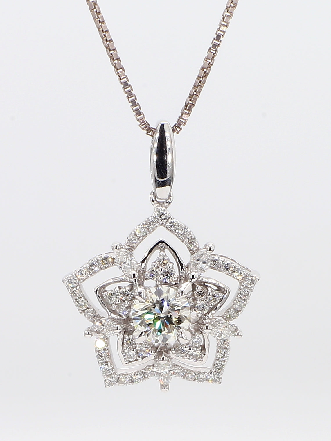 white diamond pendant flower necklace 1.09 carat