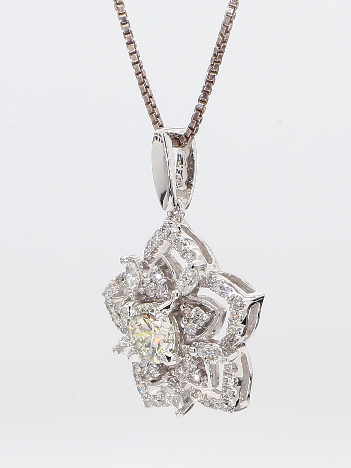 white diamond pendant flower necklace 1.09 carat