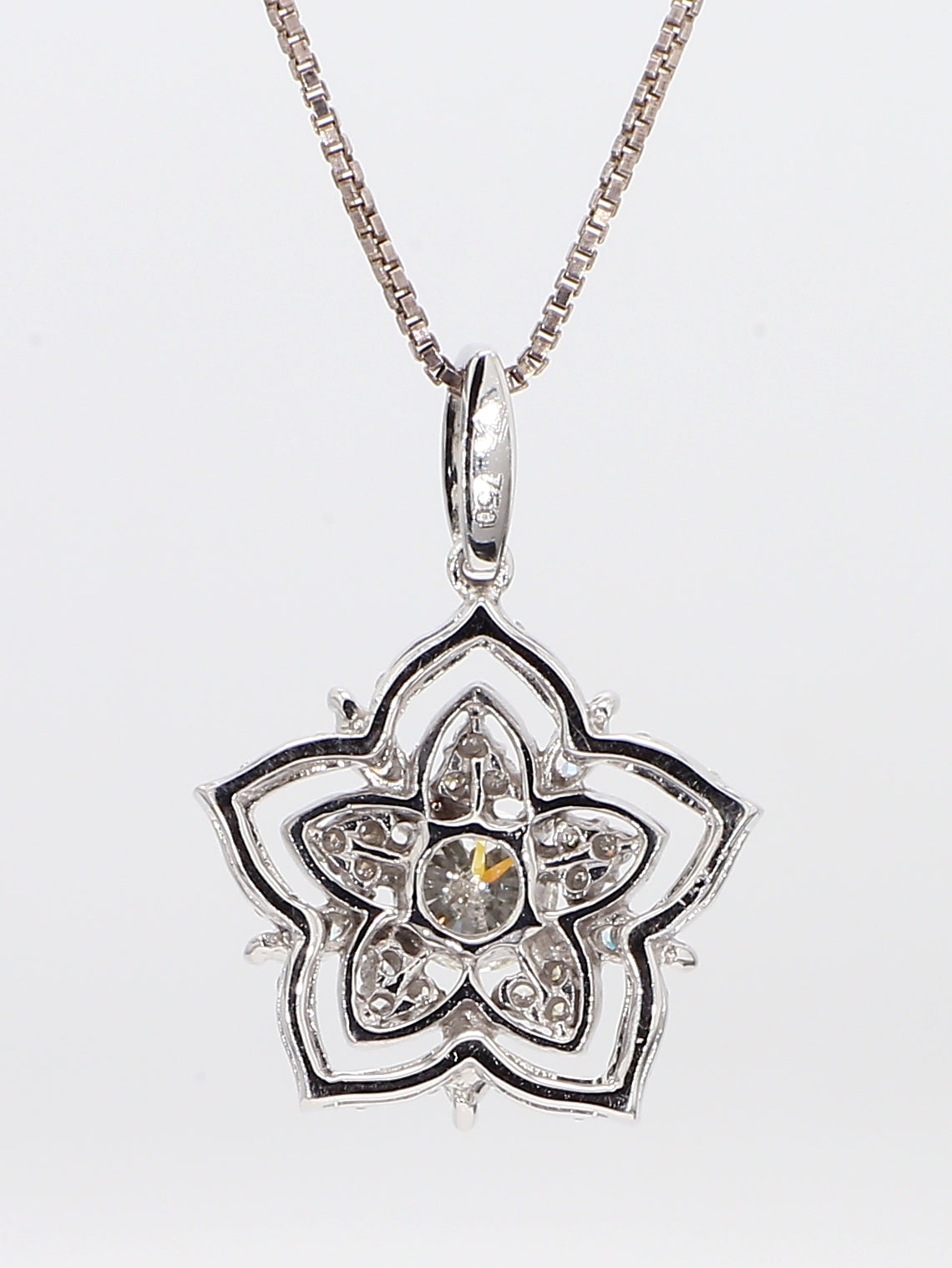 white diamond pendant flower necklace 1.09 carat