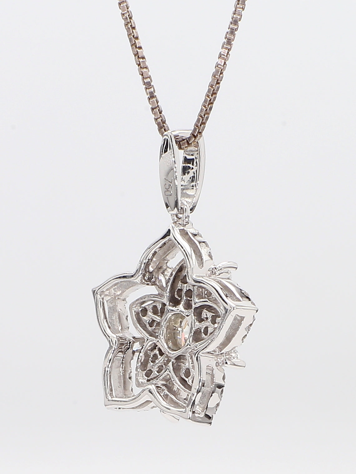 white diamond pendant flower necklace 1.09 carat