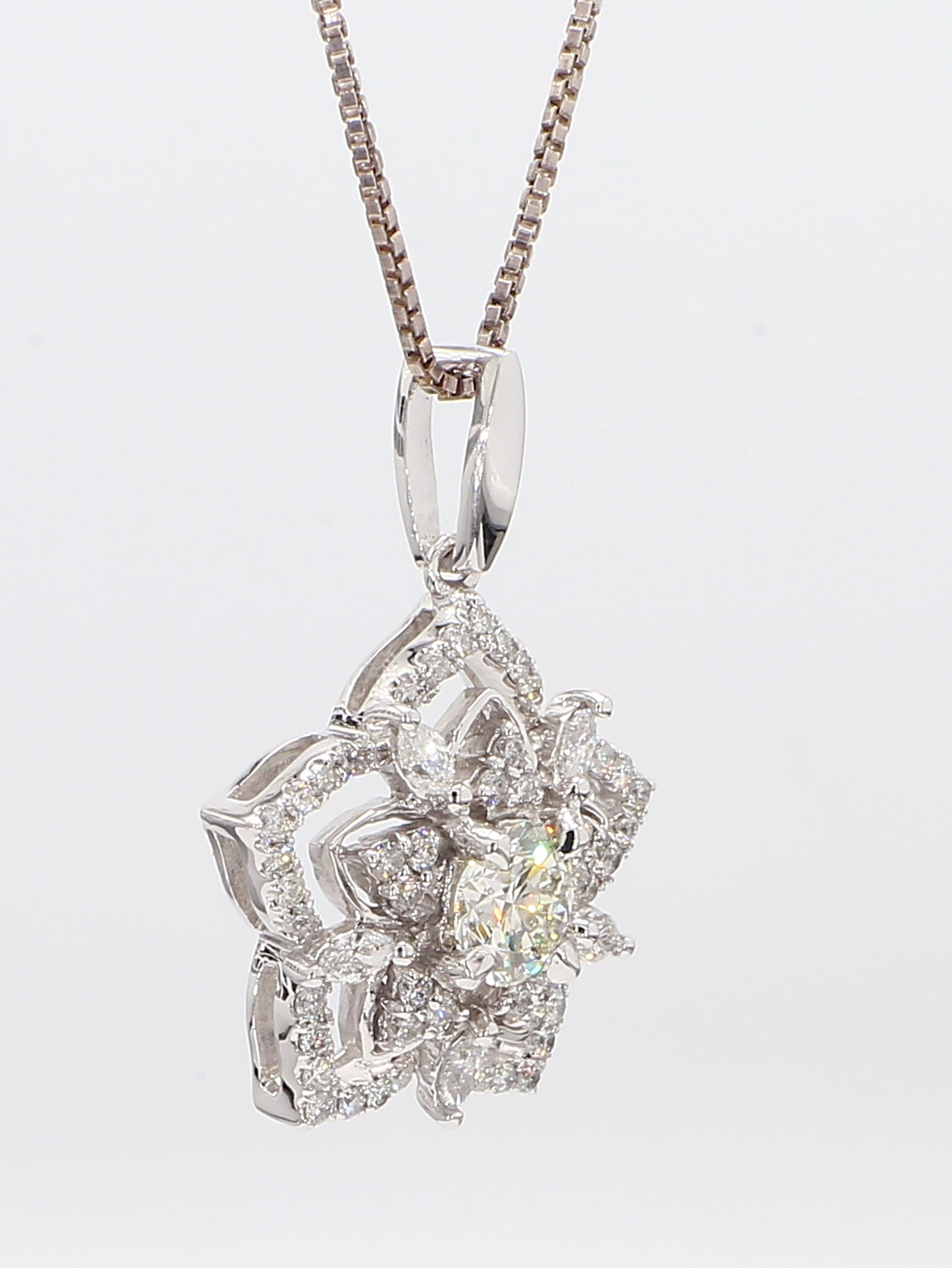 white diamond pendant flower necklace 1.09 carat