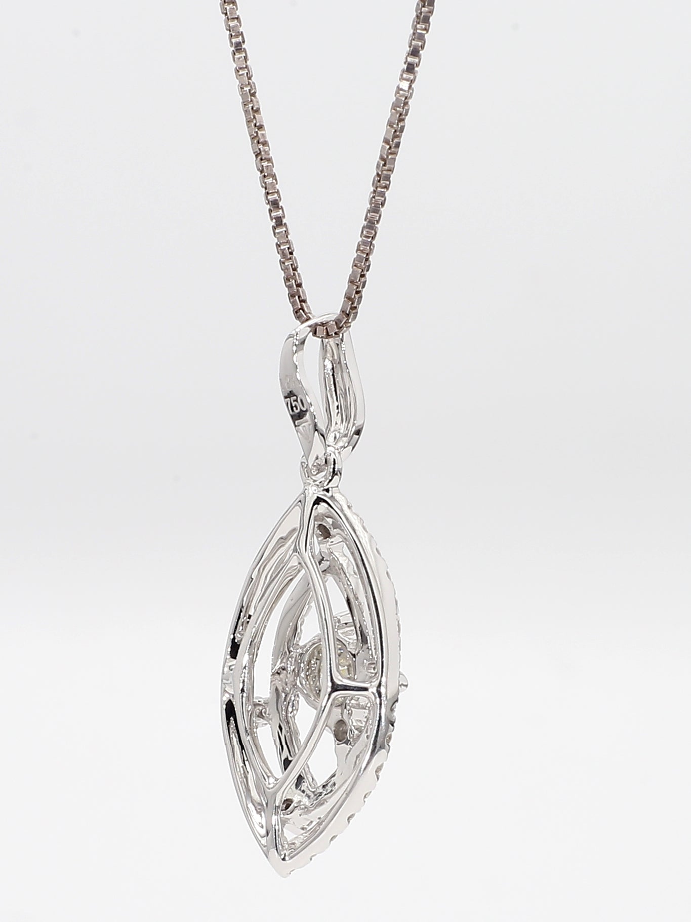 white diamond pendant necklace 0.97 carat