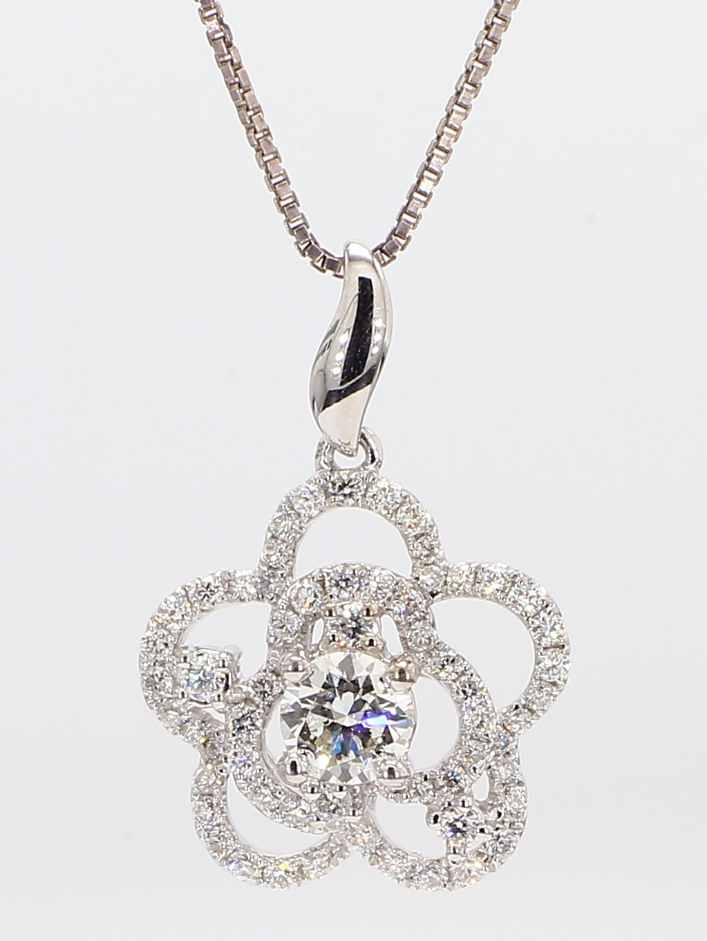 white diamond pendant flower necklace 1.10 carat