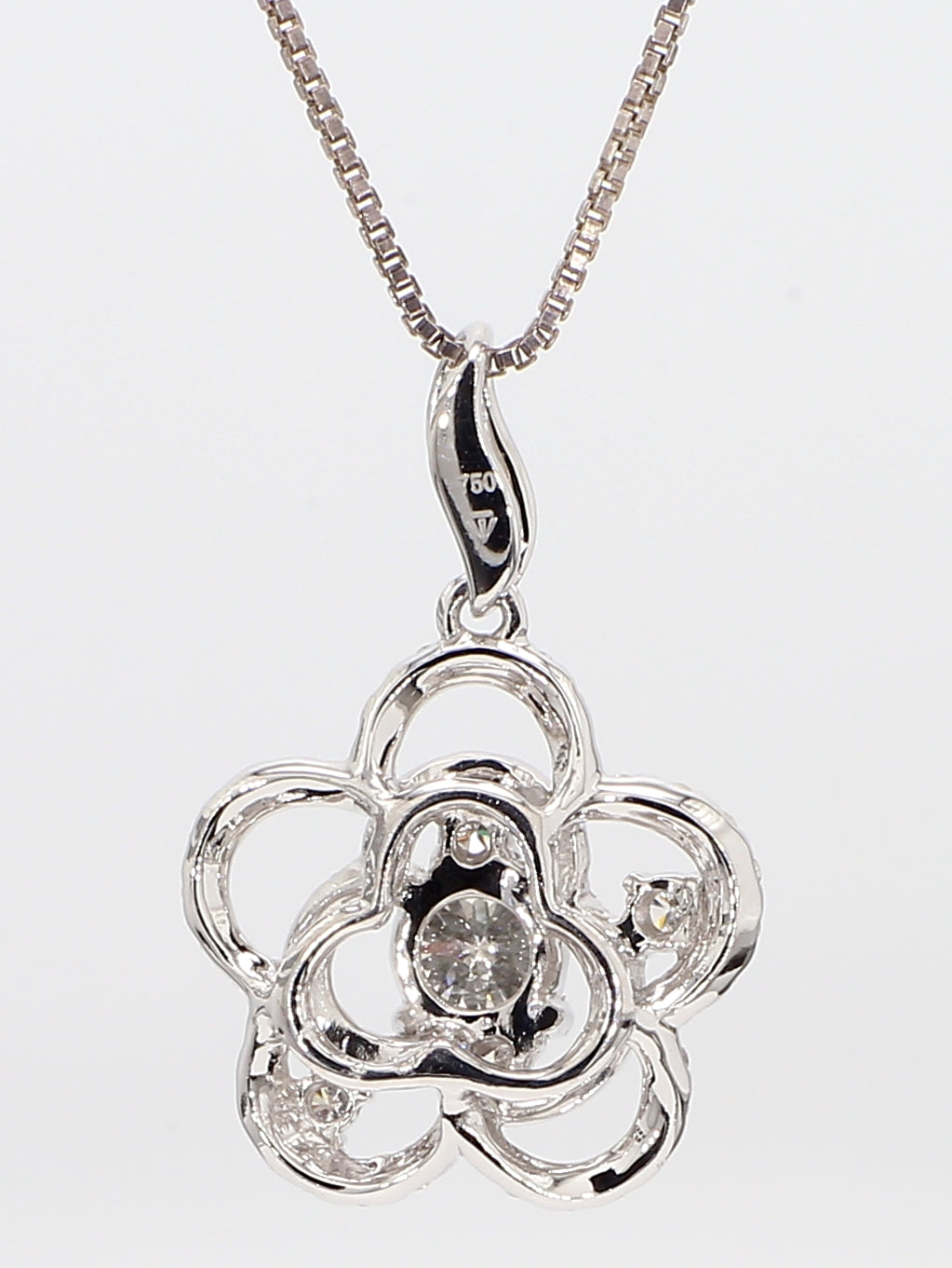 white diamond pendant flower necklace 1.10 carat